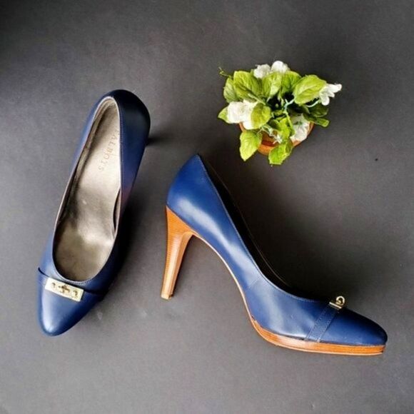 💍Talbots Blue Leather Heels - Picture 1 of 8